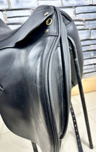 Load image into Gallery viewer, 17 1/2” Wide Harry Dabbs Dressage Saddle - Black