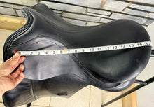 Load image into Gallery viewer, 17 1/2” MW-Wide Albion Legend K2 Dressage Saddle - Black