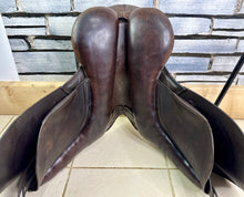 Load image into Gallery viewer, 18” XW M&amp;J/Granville Saddlery English GP Cob Saddle - Brown