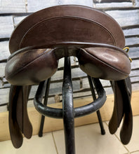 Load image into Gallery viewer, 17” XW Jeffries Stamford WH Saddle - Brown