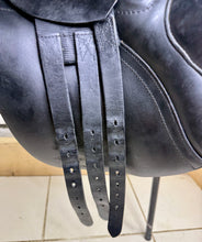 Load image into Gallery viewer, 16 1/2 - 17” MN Bespoke Classic Jump Saddle - Black -High Wither- TB/ROR - Big Blocks