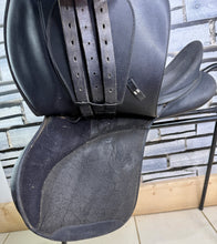 Load image into Gallery viewer, 17” XW/Changeable Gullet Wintec 2000 GP Saddle - Black