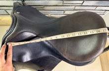 Load image into Gallery viewer, 17 1/2” Medium Black Country Event/GP Saddle - Black