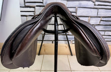 Load image into Gallery viewer, 17” MW Frank Baines Jump Saddle - Brown