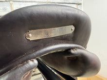 Load image into Gallery viewer, 17” MW Voltaire Lexington Monoflap Jump Saddle -2022- Brown