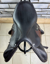 Load image into Gallery viewer, 17” MW Voltaire Lexington Monoflap Jump Saddle -2022- Brown