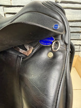 Load image into Gallery viewer, 17 1/2” Wide Ideal/Batchelors Suzannah Dressage Saddle - Black