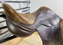 Load image into Gallery viewer, 16 1/2” Wide Farrington Jump Saddle - Brown