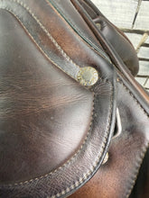 Load image into Gallery viewer, 17” +1.5 (MW) Amerigo Vega Monoflap Jump Saddle - Brown