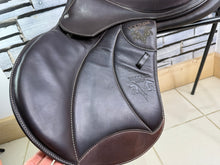 Load image into Gallery viewer, 18 1/2” MW Voltaire Stutgartt Double Flap Jump Saddle - Brown