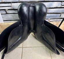 Load image into Gallery viewer, 17” MW Kes Suede Seat Dressage Saddle - Black