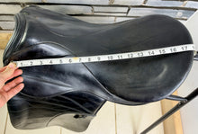 Load image into Gallery viewer, 18” 29.5/MW Stubben Romanus Show/Working Hunter Saddle - Brown