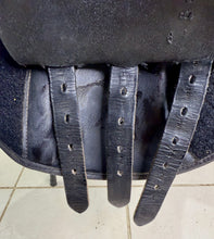 Load image into Gallery viewer, 16 1/2” XW/Changeable Gullet Thorowgood Compact GP Saddle - Black