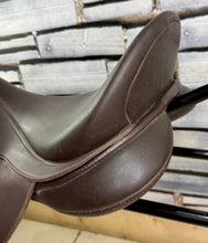 Load image into Gallery viewer, 17” XW/Changeable Gullet Wintec 500 VSD GP Saddle - Brown - Cair - Extra Wide