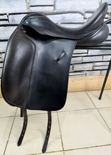 Load image into Gallery viewer, 17” Medium/MW Barnsby Dressage Saddle - Black