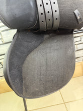 Load image into Gallery viewer, 17” XW/Changeable Gullet Wintec GP Saddle - Black