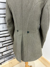 Load image into Gallery viewer, NEW Oliver Brown Gents Heavy Keepers Tweed Frock Hunt Coat - Size 36