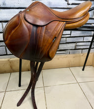 Load image into Gallery viewer, 17” Wide Butet Monoflap Cross Country Jump Saddle - Brown/Tan