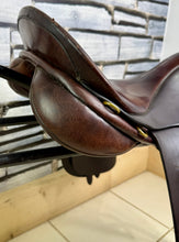 Load image into Gallery viewer, 17” XW Farrington Cob VSD Saddle - Brown