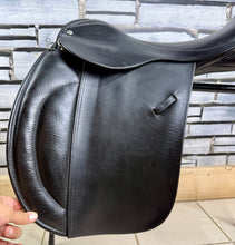 Load image into Gallery viewer, 17” XW Global Saddlery English VSD/GP/WH Saddle - Black