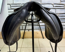 Load image into Gallery viewer, 17 1/2” Wide Ideal/Batchelors Suzannah Dressage Saddle - Black