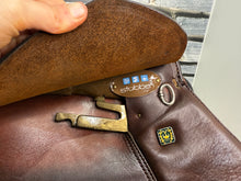 Load image into Gallery viewer, 17 1/2” B (Medium) Stubben Siegfried II Jump Saddle - Tan