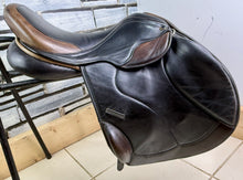 Load image into Gallery viewer, 17” XW Silhouette Dual/Double Flap Jump Saddle - Black/Brown