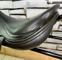 Load image into Gallery viewer, 17 1/2” MW Harry Dabbs Jaguar Jump Saddle - Black