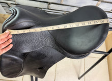 Load image into Gallery viewer, 17” Medium Albion Lux Dressage Saddle - Brown