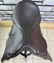 Load image into Gallery viewer, 17 1/2” XW English VSD/GP/WH Saddle - Brown