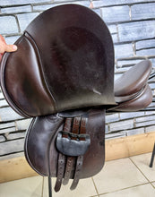 Load image into Gallery viewer, 17-17 1/2” Wide Excelle English GP Saddle - Brown