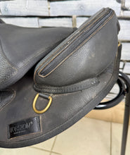 Load image into Gallery viewer, 17” Torsion Treeless Close Contact GP XtraLite Saddle - Black - Endurance