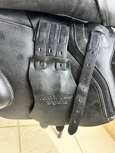 Load image into Gallery viewer, 17 1/2” MW/Wide Whitaker Venice Jump Saddle - Black