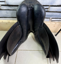 Load image into Gallery viewer, 16” Medium Farrington Pony GP Saddle - Black