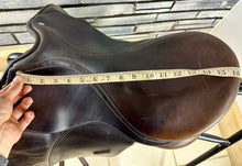Load image into Gallery viewer, 16 1/2” XW/Changeable Gullet Colliegate Convertible Dressage Saddle - Brown