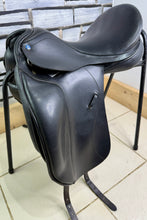 Load image into Gallery viewer, 17 1/2” Medium Barnsby Dressage Saddle - Black