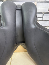 Load image into Gallery viewer, 17” XW/Changeable Gullet Wintec GP Saddle - Black
