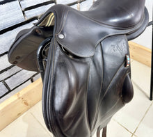 Load image into Gallery viewer, 17” MW Voltaire Lexington Monoflap Jump Saddle - Brown