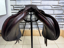 Load image into Gallery viewer, 17” Medium/Changeable Gullet Bates Caprilli Jump Saddle - Brown