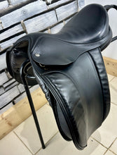 Load image into Gallery viewer, 16 1/2” XXW Harry Dabbs Cob WH Saddle - Black
