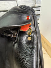 Load image into Gallery viewer, 18” MW Albion Legend K2 Dressage Saddle - Black