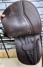 Load image into Gallery viewer, 17 1/2” MW Patrick Wilkinson VSD/WH Saddle - Brown