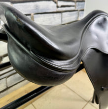 Load image into Gallery viewer, 17 1/2” MN English Made Jump/Hunt/XC Saddle - Black - TB/Ex Racer - Teamchasing