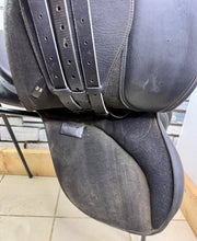 Load image into Gallery viewer, 17 1/2” MW/Changeable Gullet Wintec GP Saddle - Black - Lightweight
