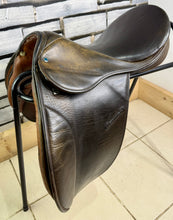 Load image into Gallery viewer, 17 1/2” 30.5/MW Stubben Parzival WH Saddle -Brown- Show Hack/ROR