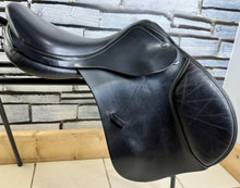 Load image into Gallery viewer, 16” Medium (33) Prestige John Whitaker Junior Pony Jumping Saddle - Black