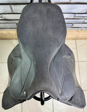 Load image into Gallery viewer, 17” Wide Thorowgood Griffin Cob GP Saddle - Black - Lightweight Synthetic - Flat Tree - 4 Straps