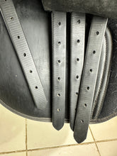 Load image into Gallery viewer, 17” XW Thorowgood Maxam Cob GP Saddle - Black