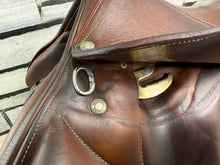 Load image into Gallery viewer, 17 1/2” MW Devoucoux Chiberta O Jump Saddle - Brown