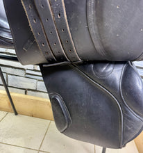 Load image into Gallery viewer, 17 1/2” MN English Made Jump/Hunt/XC Saddle - Black - TB/Ex Racer - Teamchasing